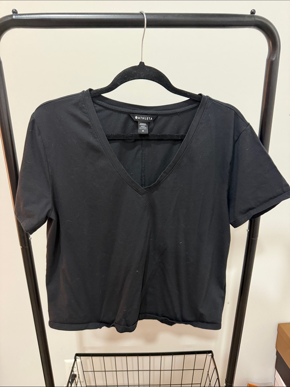 Athleta Black V-Neck Cropped Short Sleeve Top